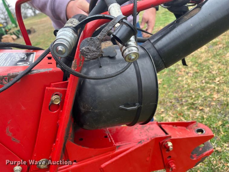 image for item EI0559 2001 New Holland 658  round baler