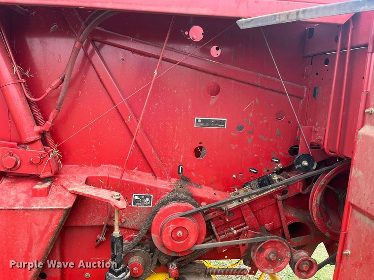 image for item EI0559 2001 New Holland 658  round baler