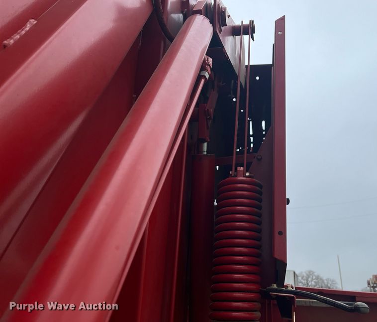 image for item EI0559 2001 New Holland 658  round baler