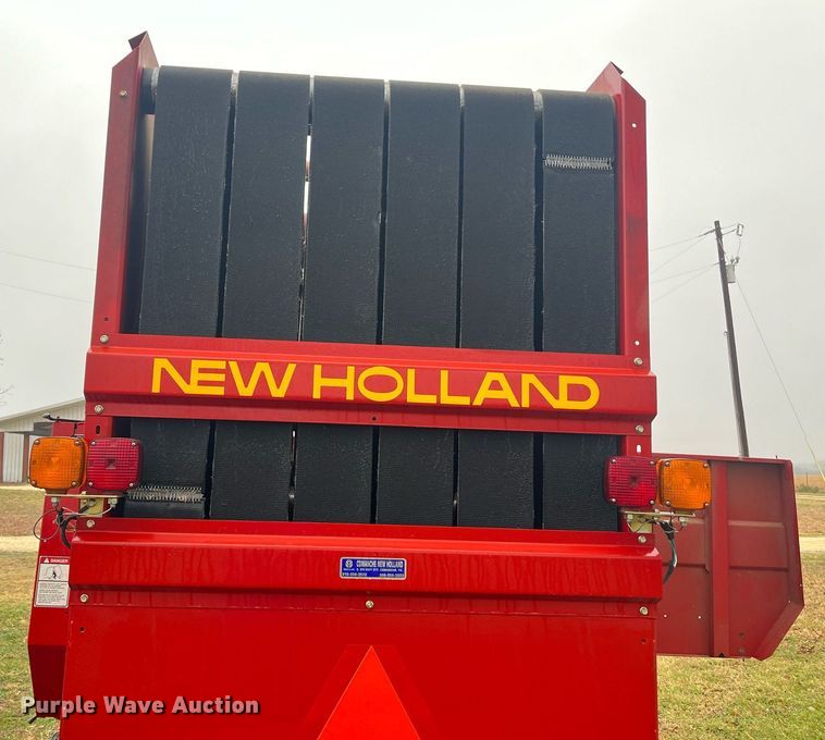 image for item EI0559 2001 New Holland 658  round baler