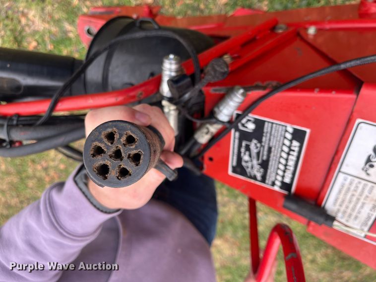 image for item EI0559 2001 New Holland 658  round baler