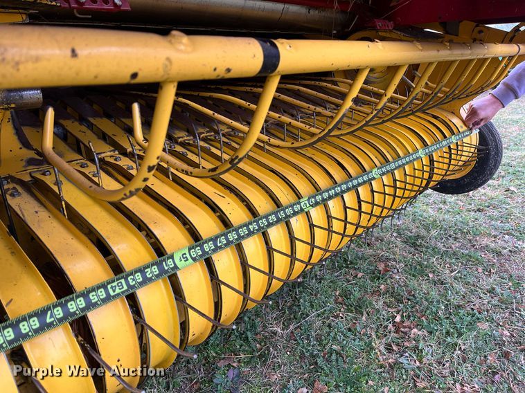 image for item EI0559 2001 New Holland 658  round baler