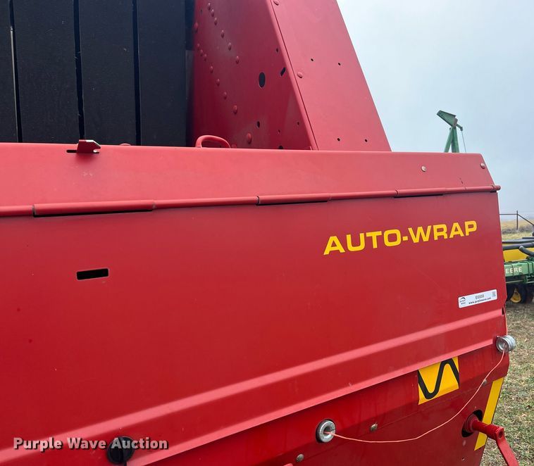 image for item EI0559 2001 New Holland 658  round baler