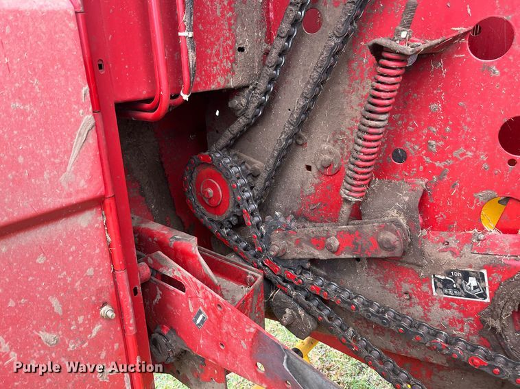 image for item EI0559 2001 New Holland 658  round baler