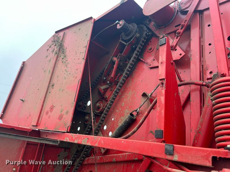 image for item EI0559 2001 New Holland 658  round baler