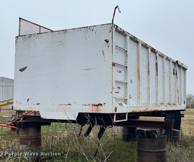 image for item EI0561 Grain truck bed