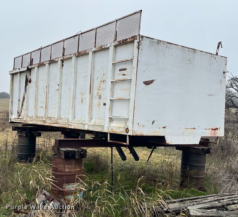 image for item EI0561 Grain truck bed
