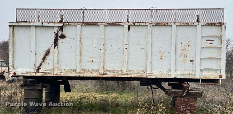 image for item EI0561 Grain truck bed