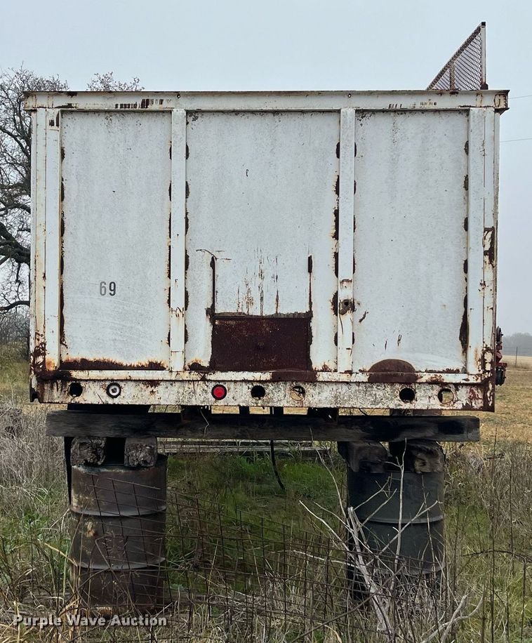 image for item EI0561 Grain truck bed