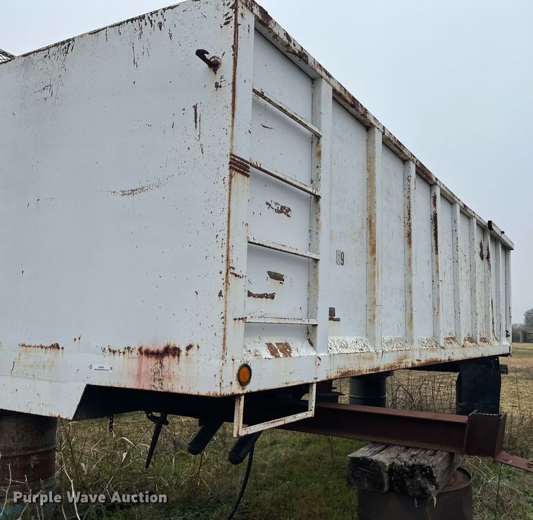 image for item EI0561 Grain truck bed