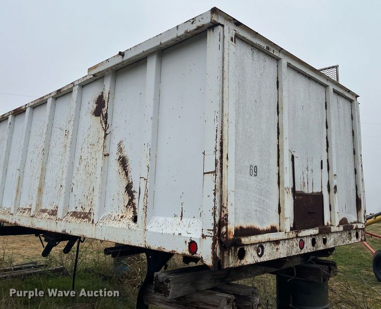image for item EI0561 Grain truck bed