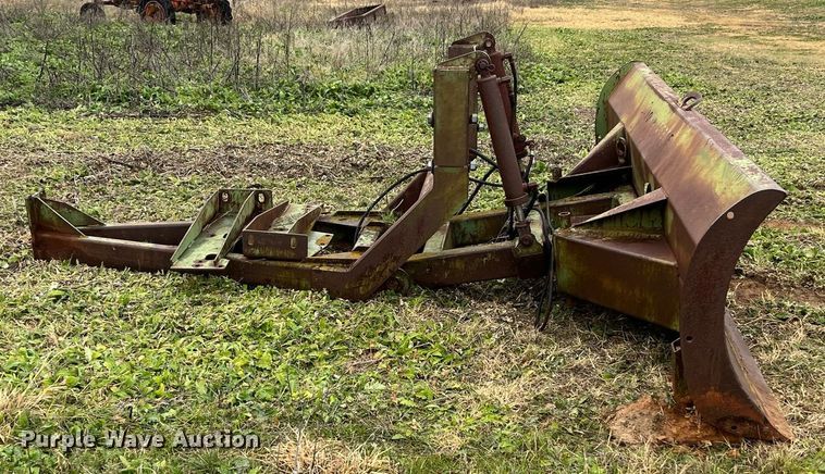 image for item EI0562 John Deere  12' L blade