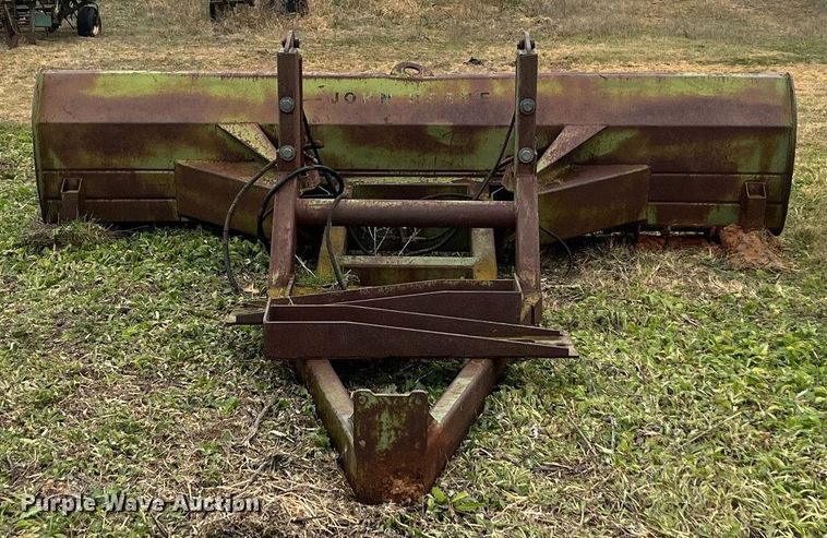 image for item EI0562 John Deere  12' L blade