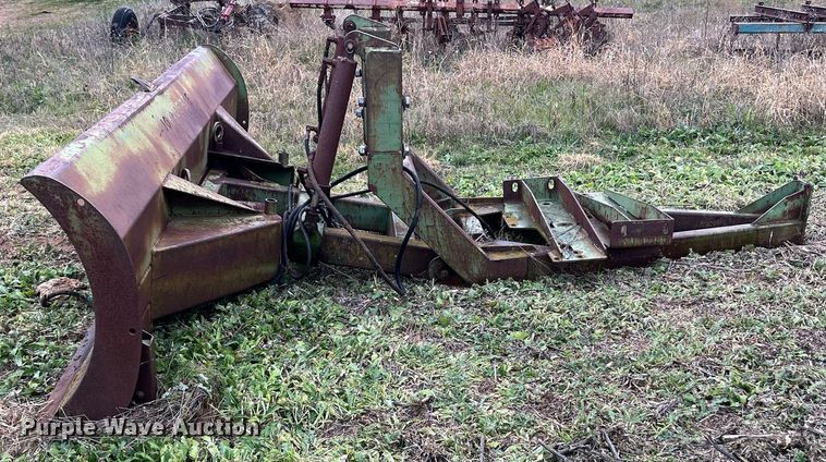 image for item EI0562 John Deere  12' L blade