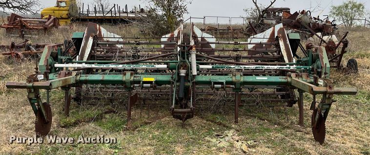 image for item EI0565 KMC  peanut harvester