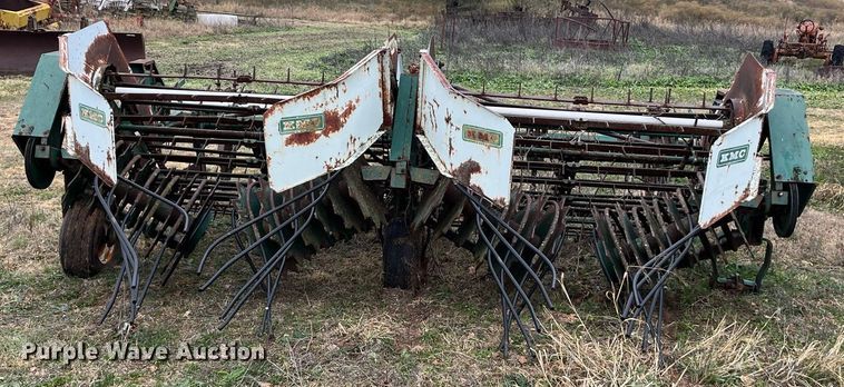 image for item EI0565 KMC  peanut harvester