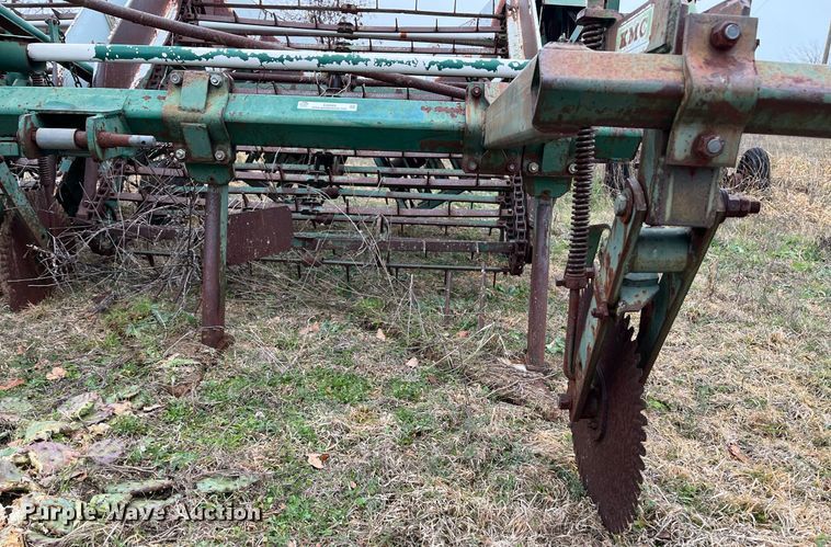 image for item EI0565 KMC  peanut harvester