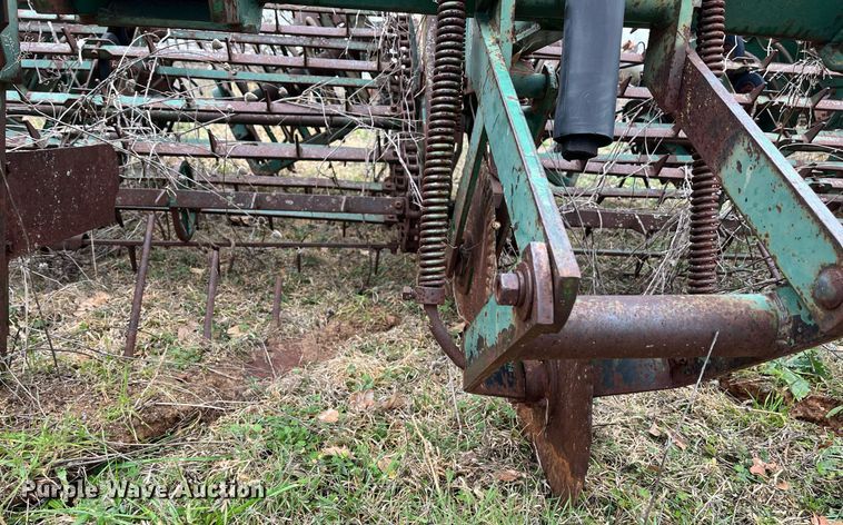 image for item EI0565 KMC  peanut harvester