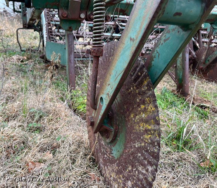 image for item EI0565 KMC  peanut harvester