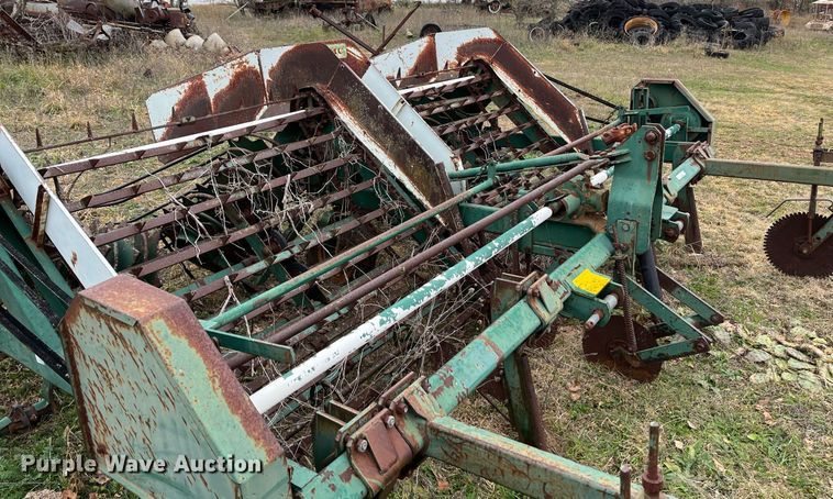 image for item EI0565 KMC  peanut harvester