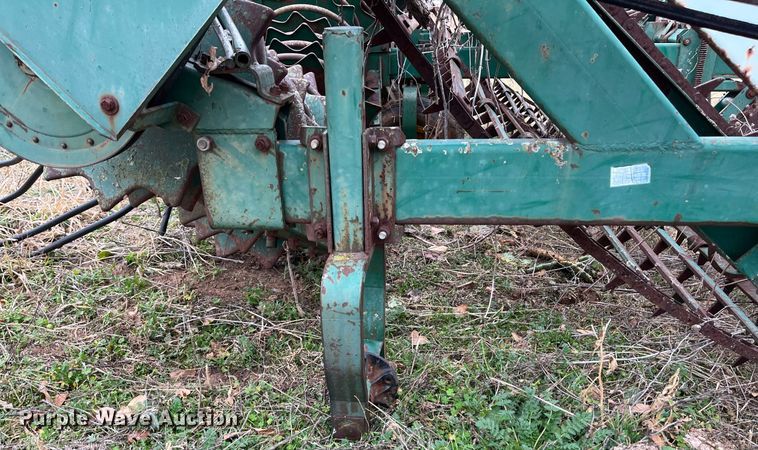 image for item EI0565 KMC  peanut harvester
