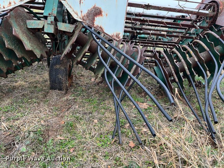 image for item EI0565 KMC  peanut harvester