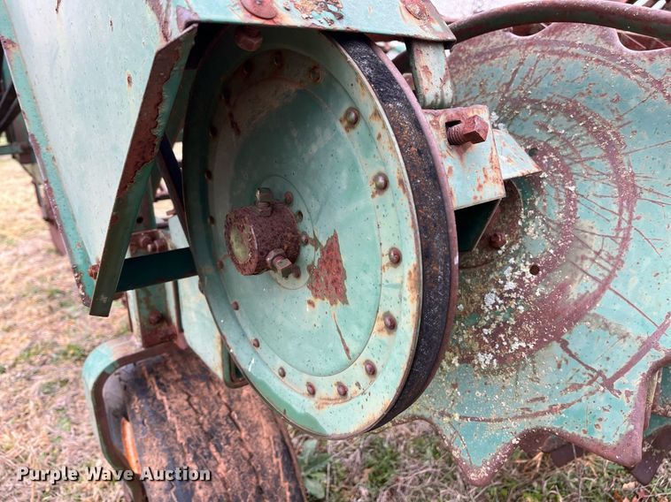 image for item EI0565 KMC  peanut harvester