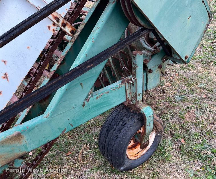 image for item EI0565 KMC  peanut harvester