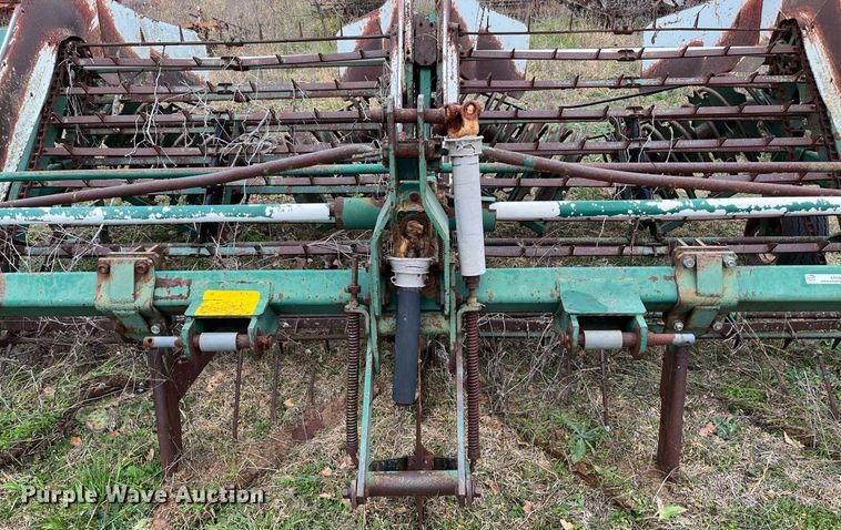 image for item EI0565 KMC  peanut harvester