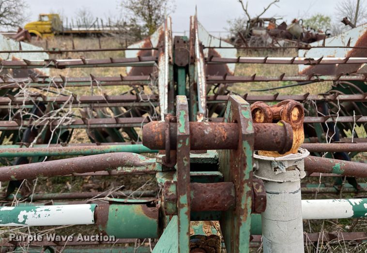 image for item EI0565 KMC  peanut harvester
