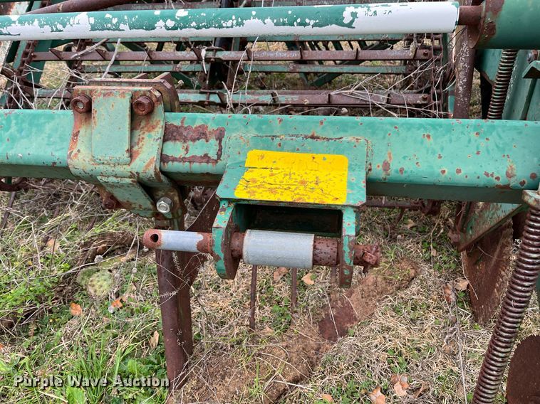 image for item EI0565 KMC  peanut harvester
