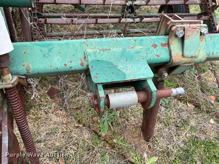 image for item EI0565 KMC  peanut harvester