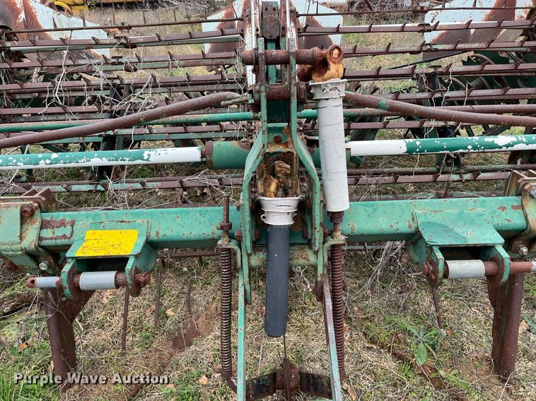 image for item EI0565 KMC  peanut harvester