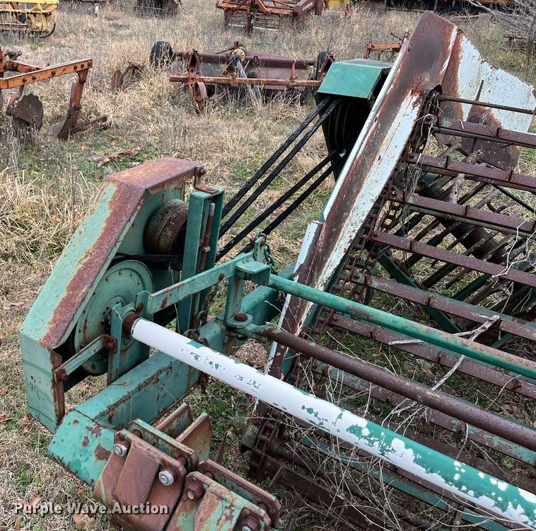 image for item EI0565 KMC  peanut harvester