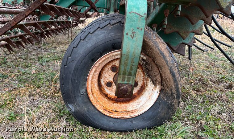 image for item EI0565 KMC  peanut harvester
