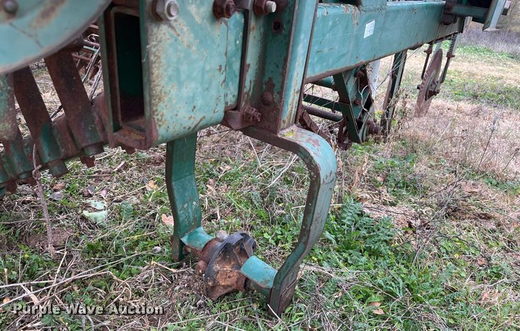 image for item EI0565 KMC  peanut harvester