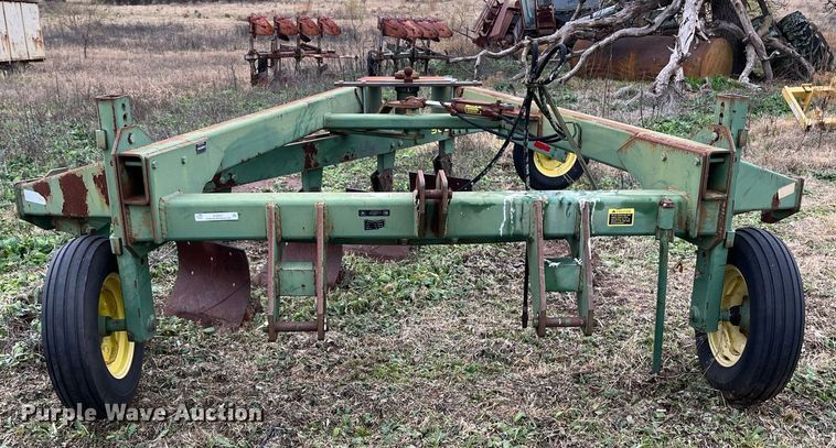 image for item EI0567 John Deere 965  five bottom plow