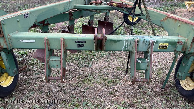 image for item EI0567 John Deere 965  five bottom plow