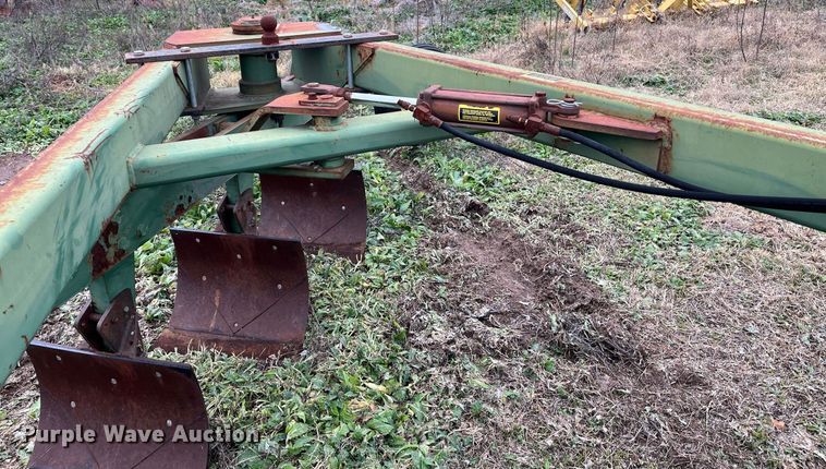 image for item EI0567 John Deere 965  five bottom plow