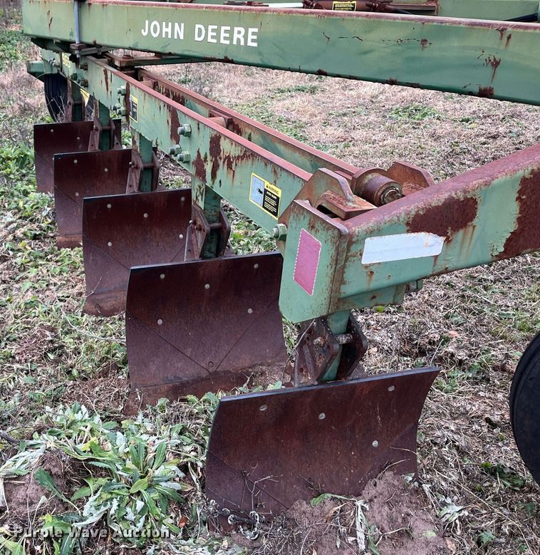 image for item EI0567 John Deere 965  five bottom plow