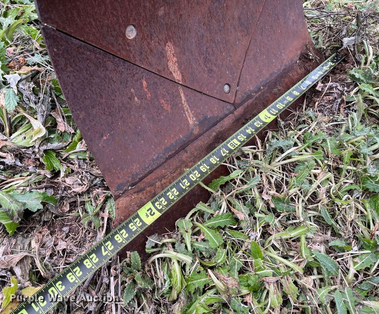 image for item EI0567 John Deere 965  five bottom plow