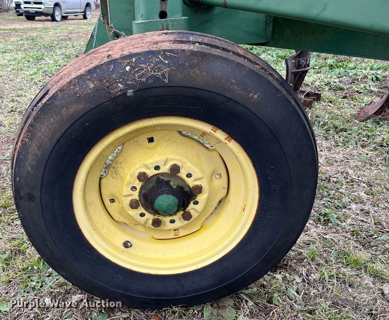 image for item EI0567 John Deere 965  five bottom plow