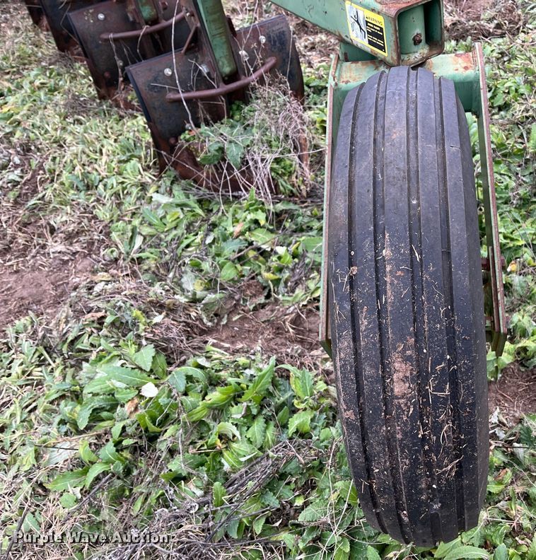 image for item EI0567 John Deere 965  five bottom plow