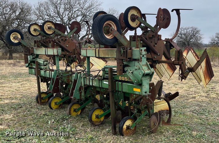image for item EI0571 John Deere 885  row crop cultivator