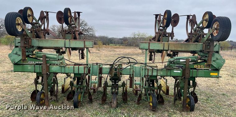 image for item EI0571 John Deere 885  row crop cultivator
