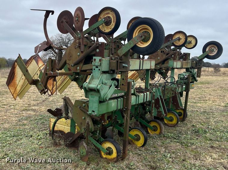 image for item EI0571 John Deere 885  row crop cultivator
