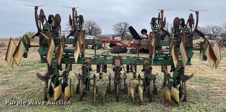 image for item EI0571 John Deere 885  row crop cultivator