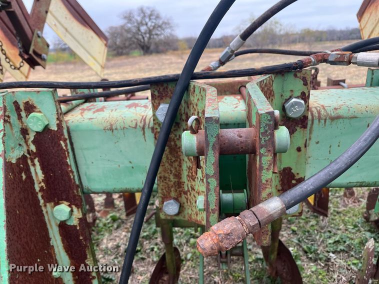 image for item EI0571 John Deere 885  row crop cultivator