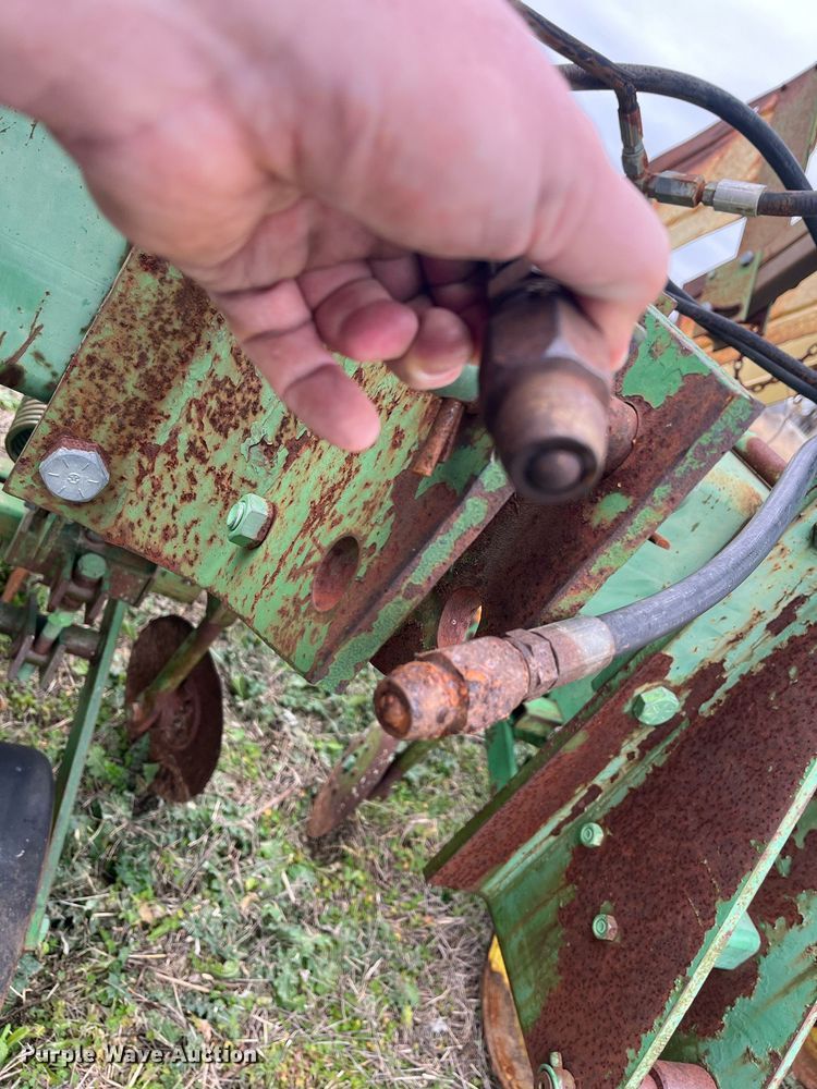 image for item EI0571 John Deere 885  row crop cultivator