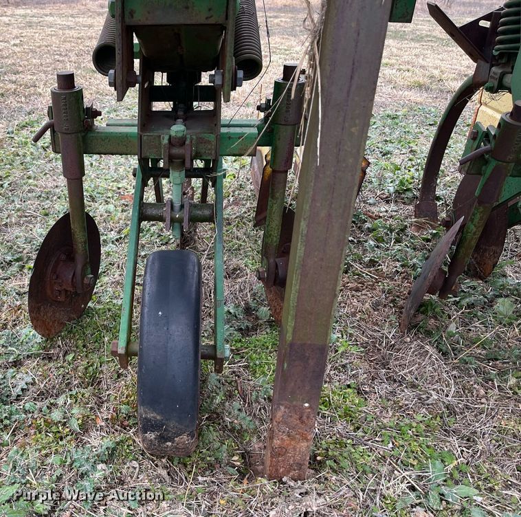image for item EI0571 John Deere 885  row crop cultivator